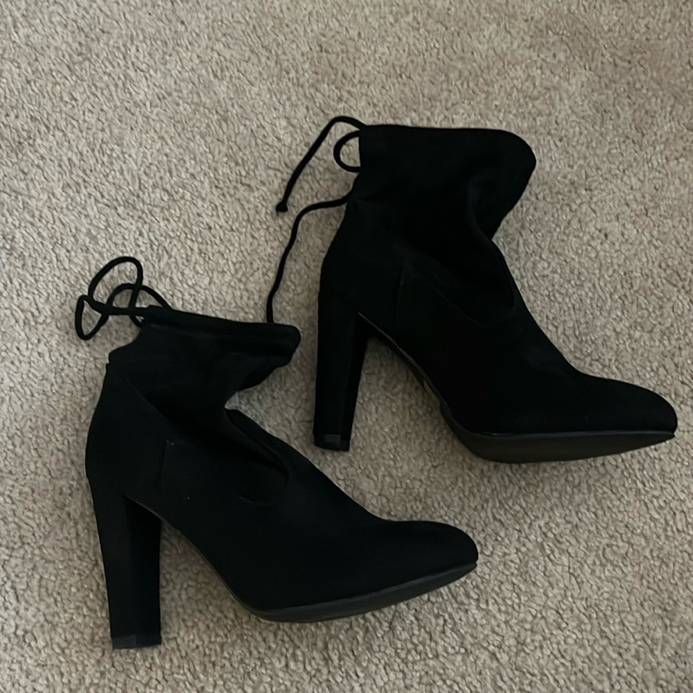 “Wild Diva Lounge- Amaya Suede Booties size 6”